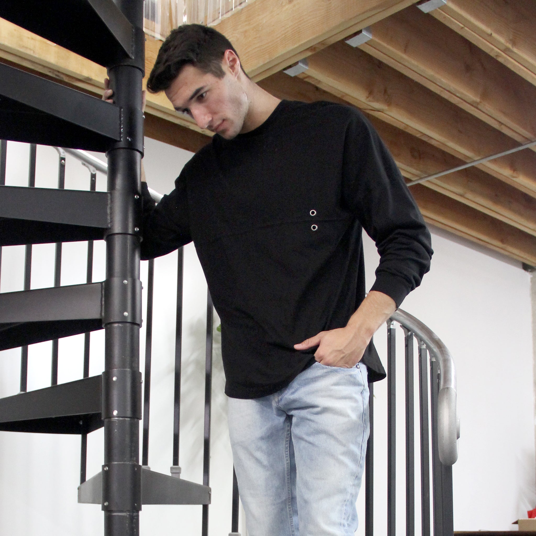 PREMIUM COTTON FRONT SEAMED AND GROMMETS SWEATSHIRT